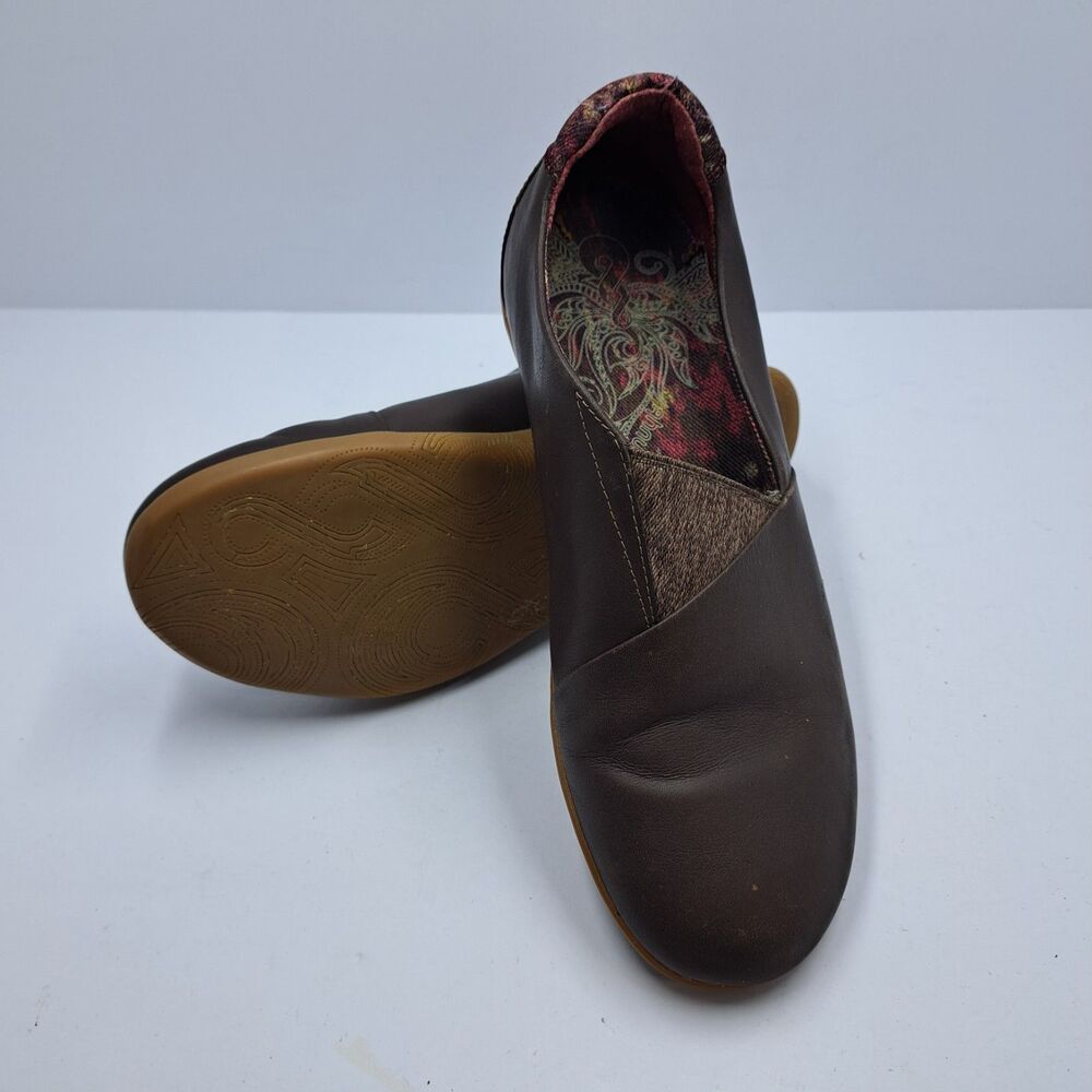 Ahnu Tola Brown Leather Slip On Flats Shoes Womens Size 8 Floral Lining Comfort